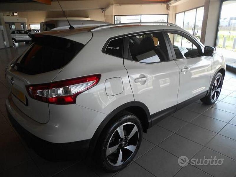 Usata Nissan Qashqai Tekna 131 CV (96 kW) 2016 Bianco perlato SUV