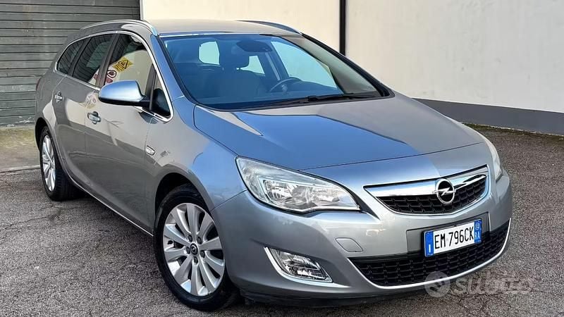 Usata Opel Astra Cosmo 131 CV (96 kW) 2013 Grigio Station wagon