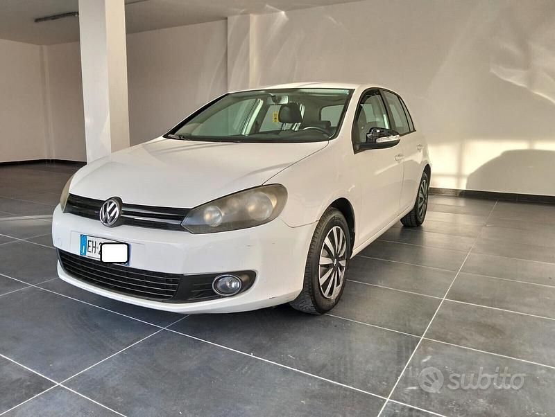 Usata VW Golf VI 105 CV (77 kW) 2011 Bianco Utilitaria
