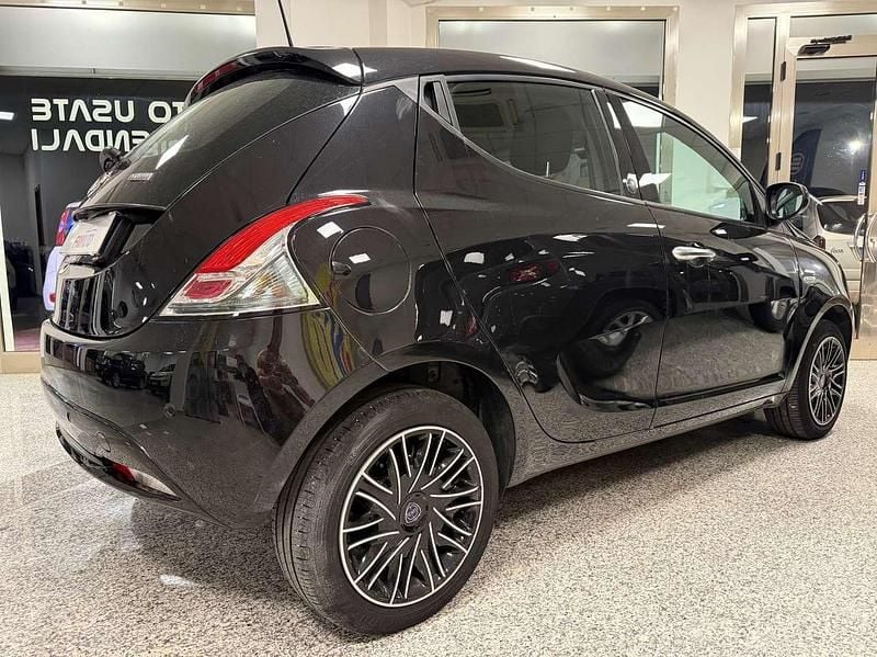 Usata Lancia Ypsilon Gold 69 CV (50 kW) 2021 Nero Utilitaria