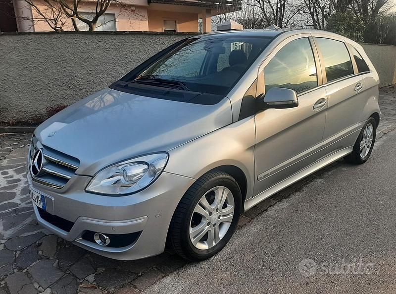 Usata Mercedes B180 Executive 116 CV (85 kW) 2011 Grigio Monovolume