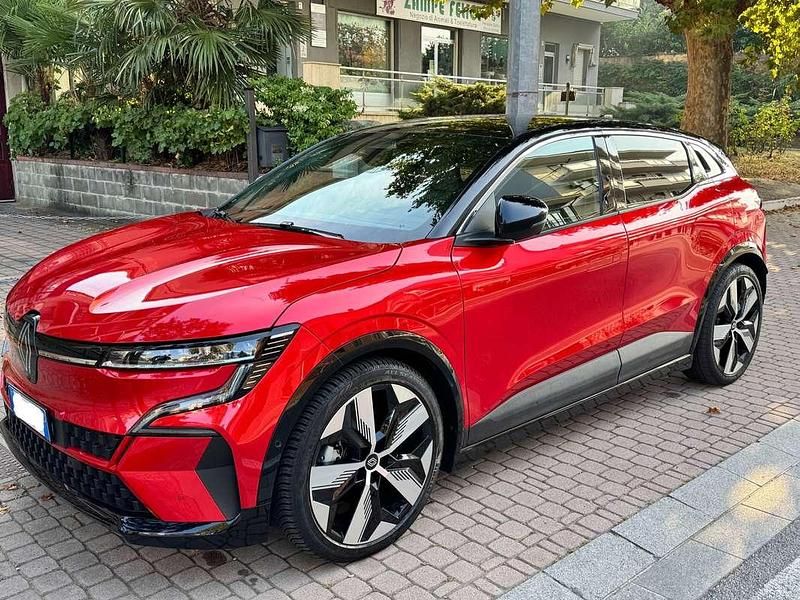 Rosso Usata 2023 Renault Megane E-Tech Techno Tre volumi | 24.900 € - Immagine 1/4