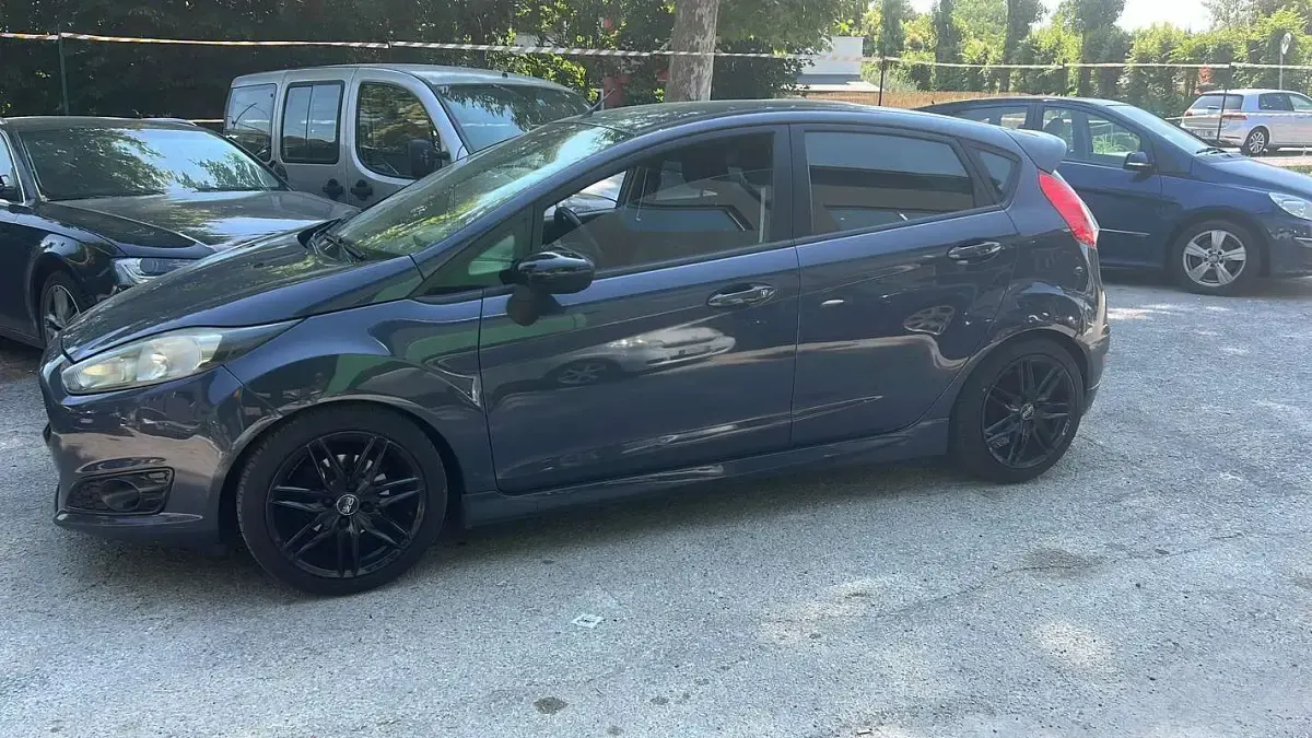 Usata Ford Fiesta Ghia 69 CV (50 kW) 2013 Berlina