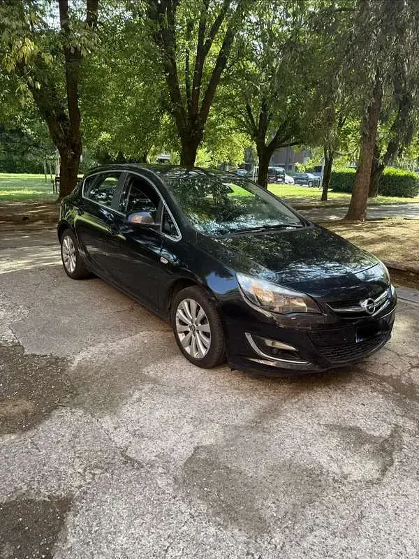 Usata Opel Astra Cosmo 140 CV (102 kW) 2014 Berlina