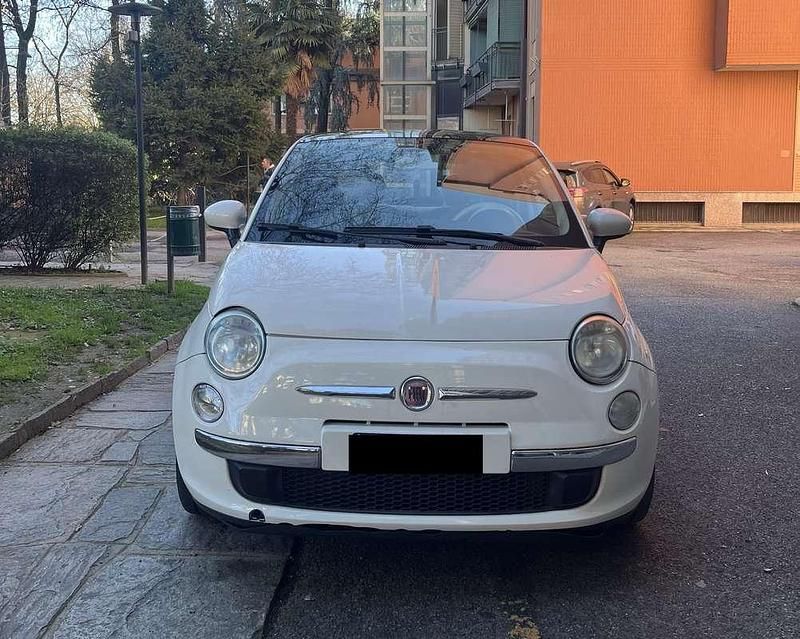 Usata Fiat 500 Lounge 69 CV (50 kW) 2011 Bianco Utilitaria