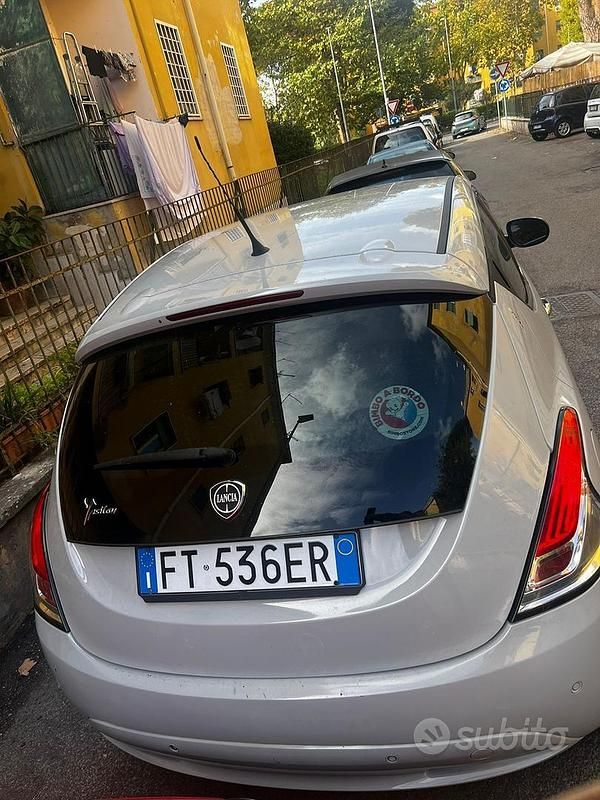 Usata Lancia Ypsilon 69 CV (50 kW) 2018 Grigio Utilitaria