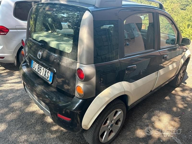 Usata Fiat Panda 4x4 Cross 70 CV (51 kW) 2006 Nero Utilitaria