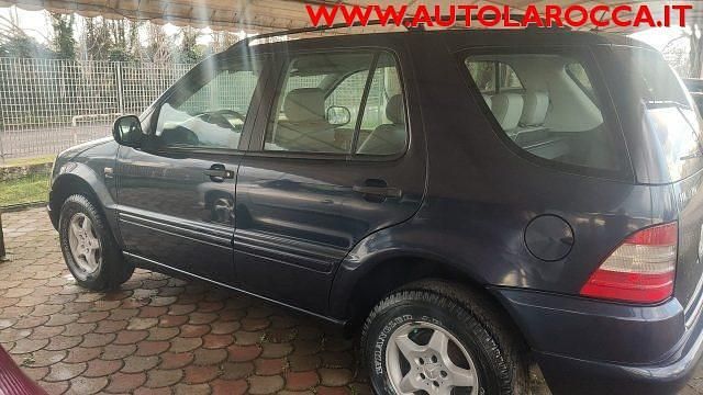Usata Mercedes ML270 163 CV (119 kW) 2001 Blu metallizzato SUV