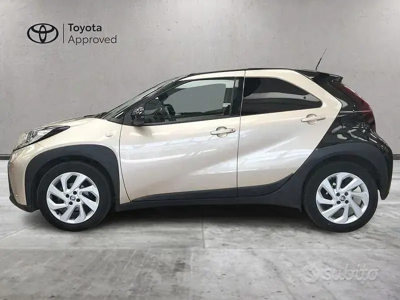 Usata Toyota Aygo X Trend 72 CV (52 kW) 2022 Beige SUV
