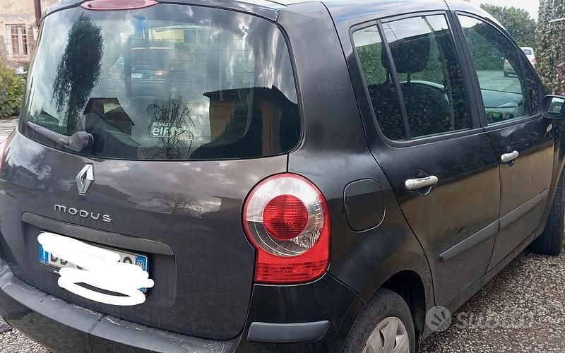 Usata Renault Modus 75 CV (55 kW) 2006 Nero Monovolume