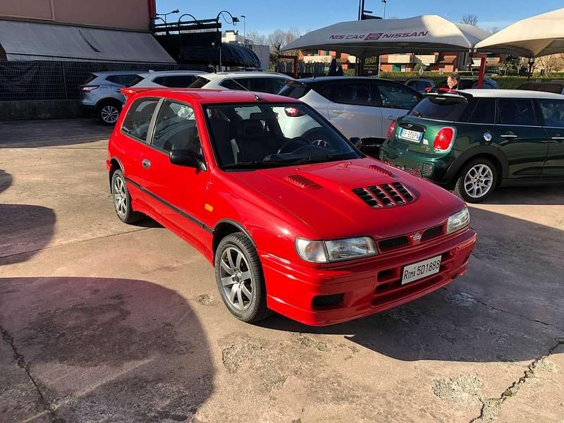 Rosso cattivello Usata 1995 Nissan Sunny Tre volumi | 44.000 € - Immagine 1/4