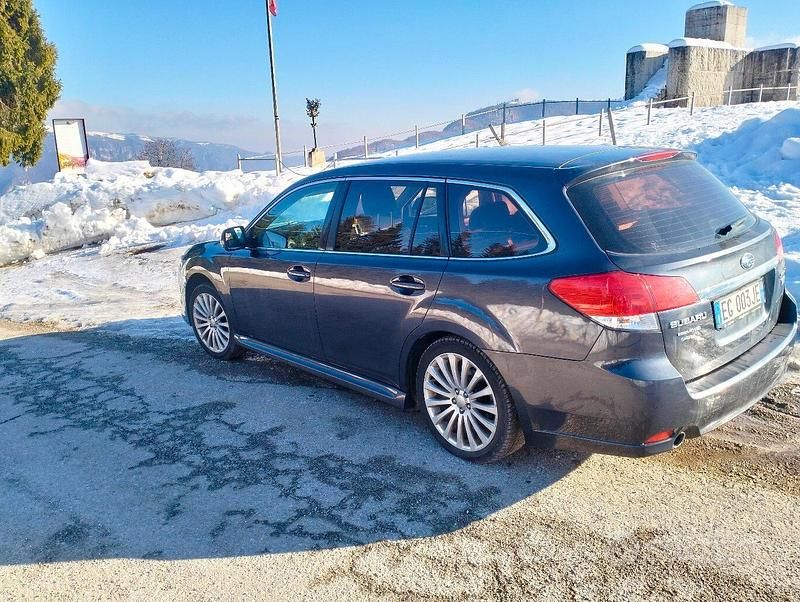 Usata Subaru Legacy 2011 Grigio Station wagon