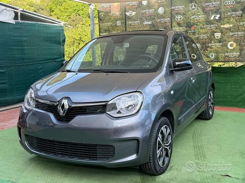 Usado Renault Twingo 65 HP (47 kW) 2022 Cinzento Citadino