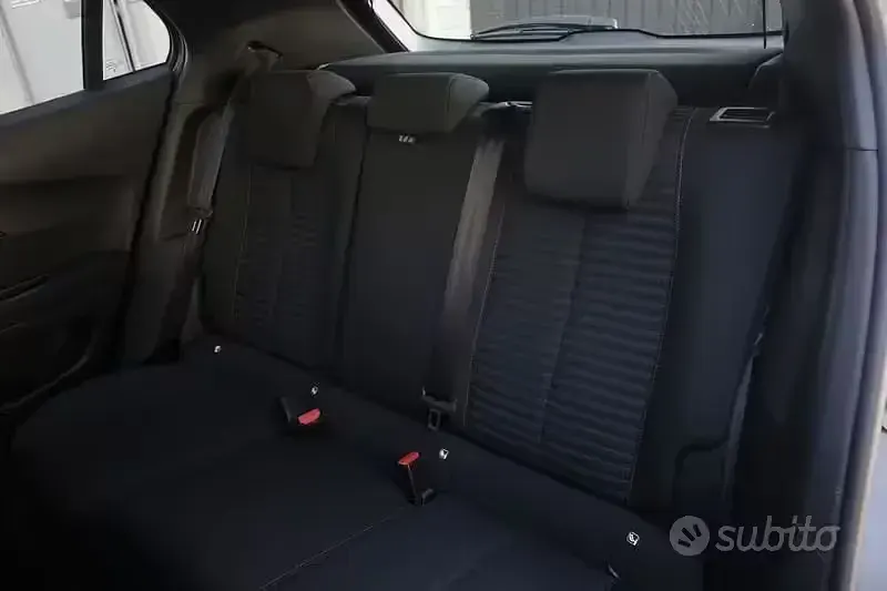 Usata Peugeot 2008 Active 131 CV (96 kW) 2020 Grigio scuro SUV