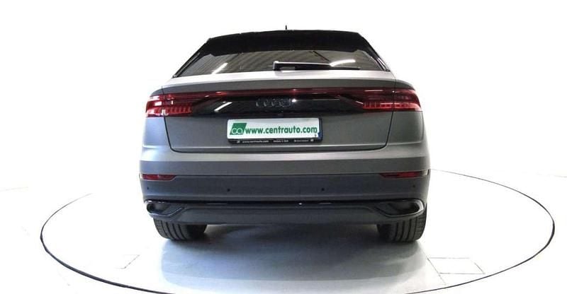 Usata Audi Q8 286 CV (210 kW) 2019 Grigio opaco SUV