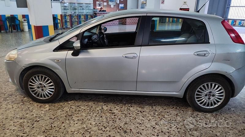 Usata Fiat Grande Punto 65 CV (47 kW) 2009 Grigio Utilitaria