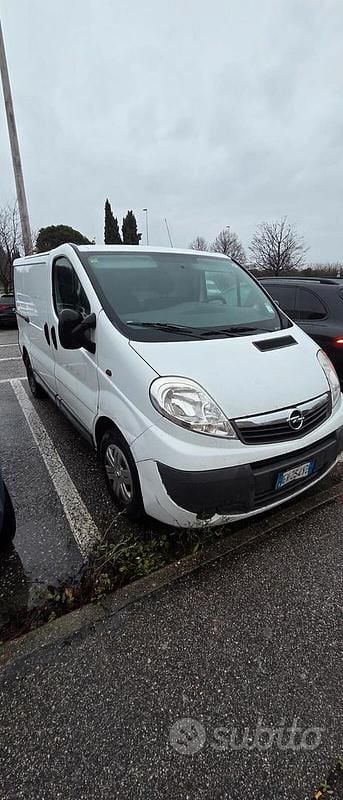 Usata Opel Vivaro 2014 Bianco Monovolume