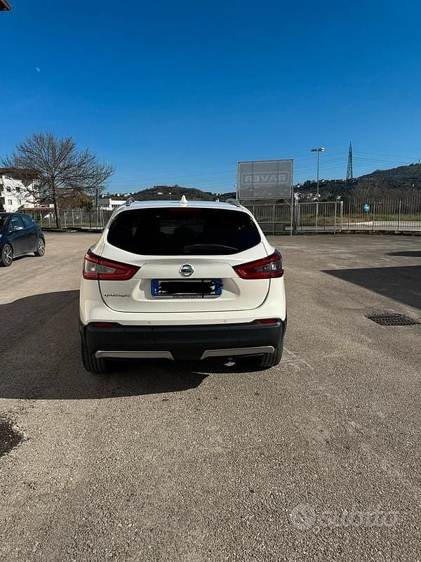 Usata Nissan Qashqai N-Connecta 140 CV (102 kW) 2019 Bianco SUV