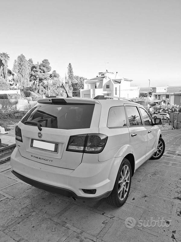Usata Fiat Freemont Lounge 170 CV (125 kW) 2012 Bianco SUV
