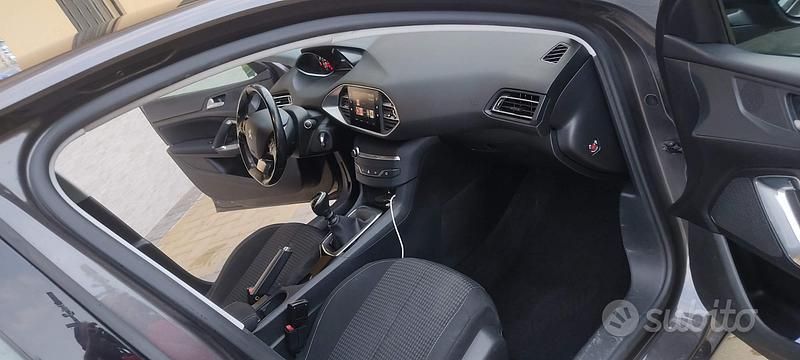 Usata Peugeot 308 131 CV (96 kW) 2019 Grigio Berlina