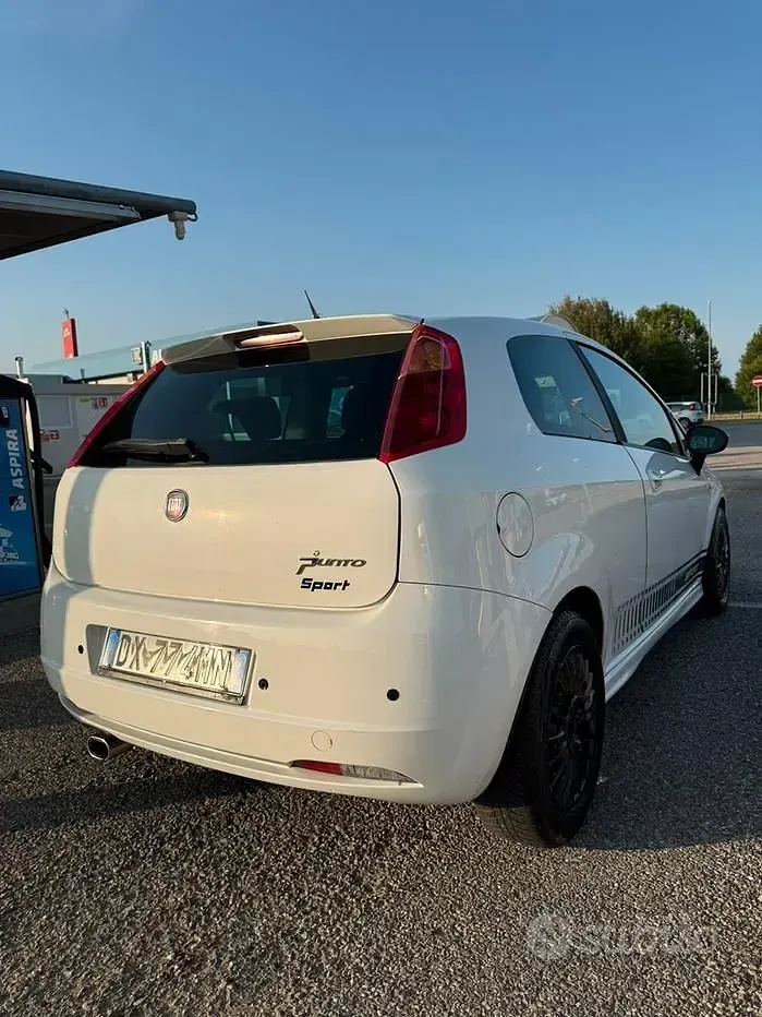 Usata Fiat Grande Punto Sport 120 CV (88 kW) 2009 Bianco Utilitaria