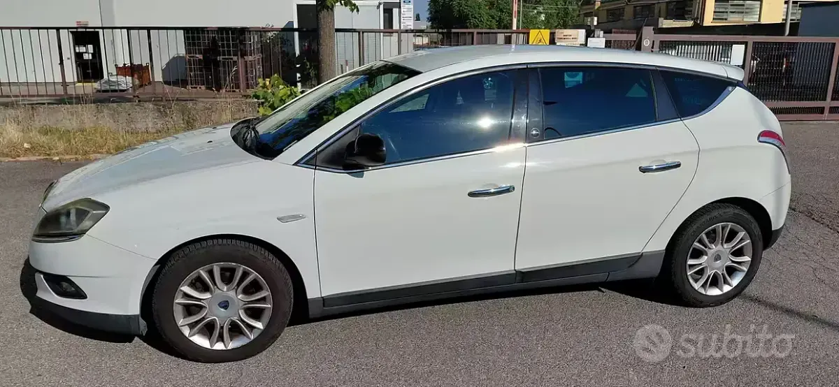 Usata Lancia Delta 120 CV (88 kW) 2012 Bianco Utilitaria