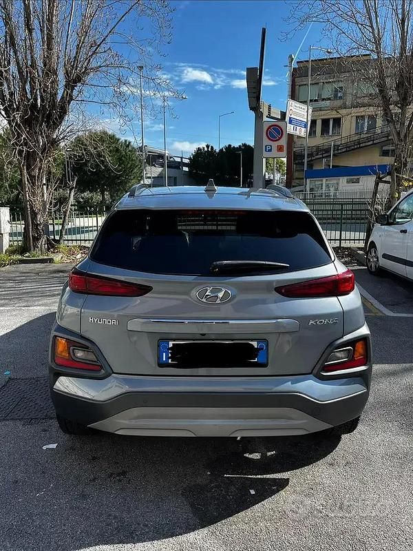 Usata Hyundai Kona Xpossible 120 CV (88 kW) 2018 Grigio SUV