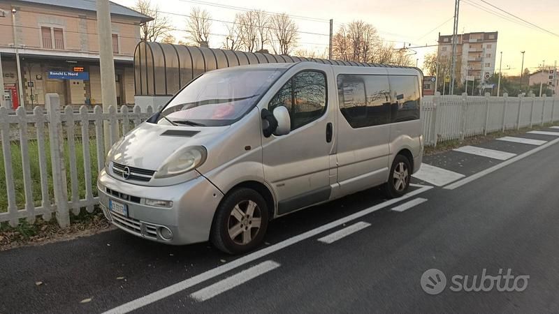 Usata Opel Vivaro 135 CV (99 kW) 2004 Grigio Monovolume