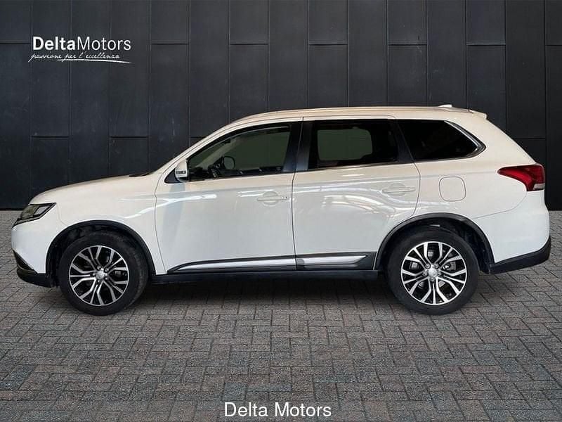 Usata Mitsubishi Outlander Instyle 150 CV (110 kW) 2018 Bianco SUV