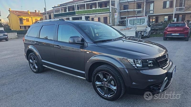 Usata Fiat Freemont Cross 170 CV (125 kW) 2015 Grigio SUV
