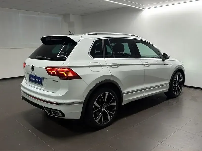 Usata VW Tiguan R-line 150 CV (110 kW) 2023 Bianco SUV