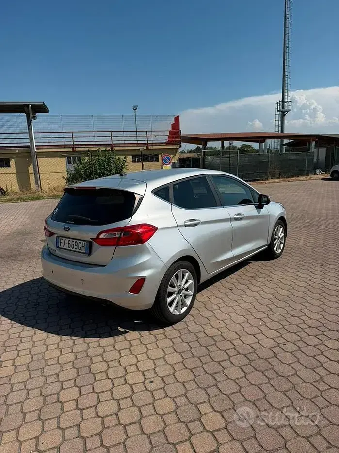 Usata Ford Fiesta 80 CV (58 kW) 2019 Grigio Utilitaria