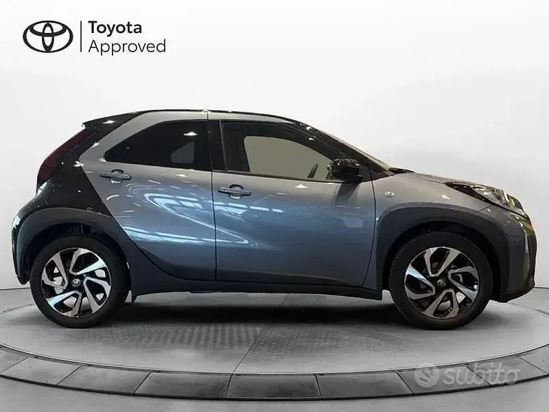 Usata Toyota Aygo X Trend 72 CV (52 kW) 2025 Blu SUV