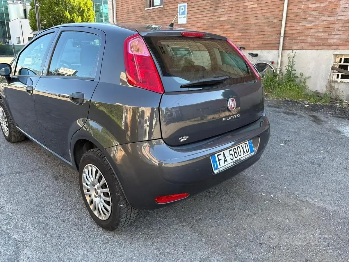 Gebraucht Fiat Punto Lounge 70 PS (51 kW) 2016 Grau Kleinwagen