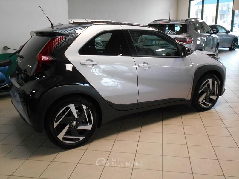 Nuova Toyota Aygo X 117 CV (86 kW) 2026 Bianco SUV