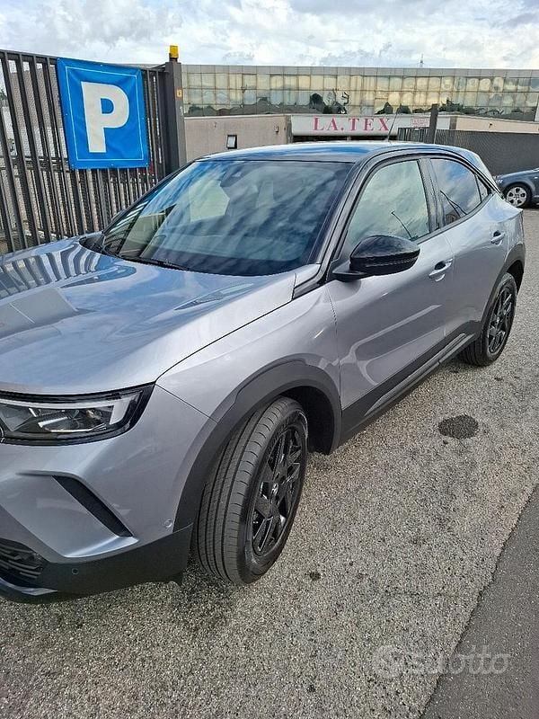 Usata Opel Mokka GS Line 101 CV (74 kW) 2024 Grigio SUV