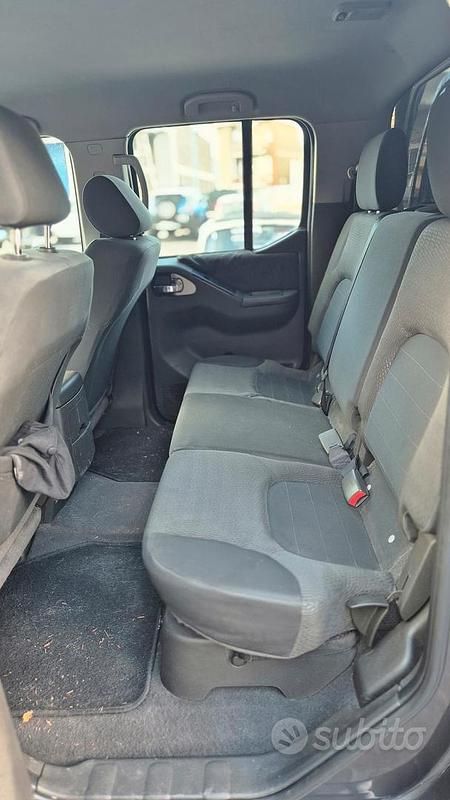 Usata Nissan Navara 190 CV (139 kW) 2011 Grigio Pick-up