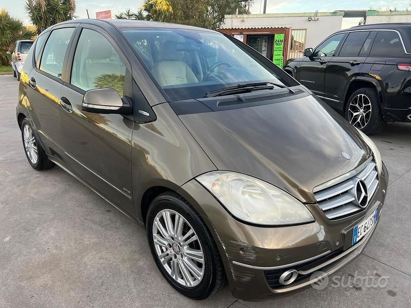 Usata Mercedes A160 Avantgarde 81 CV (59 kW) 2010 Marrone Berlina