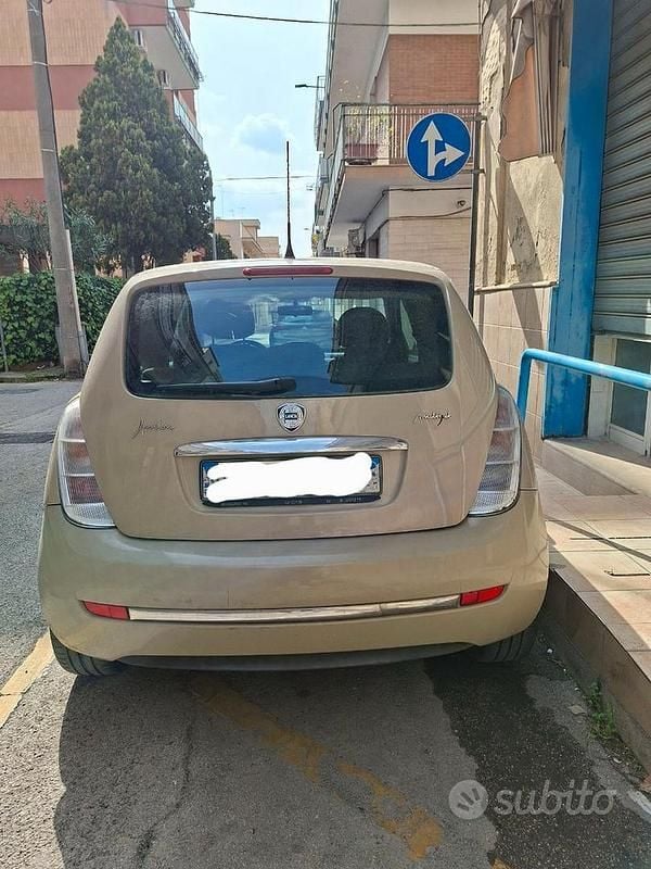 Usata Lancia Ypsilon 95 CV (69 kW) 2012 Marrone Utilitaria