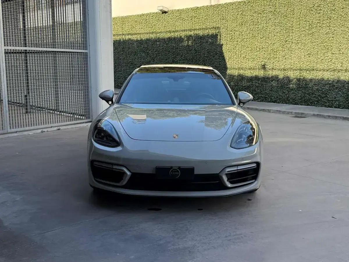 Usata Porsche Panamera GTS 480 CV (353 kW) 2022 Grigio gesso Utilitaria