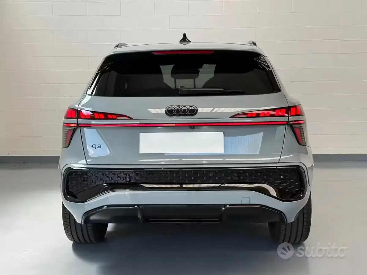 Nuova Audi Q3 S-Line 150 CV (110 kW) 2026 Grigio freccia SUV
