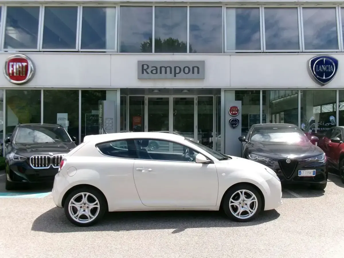 Usata Alfa Romeo MiTo Distinctive 120 CV (88 kW) 2011 Bianco Utilitaria