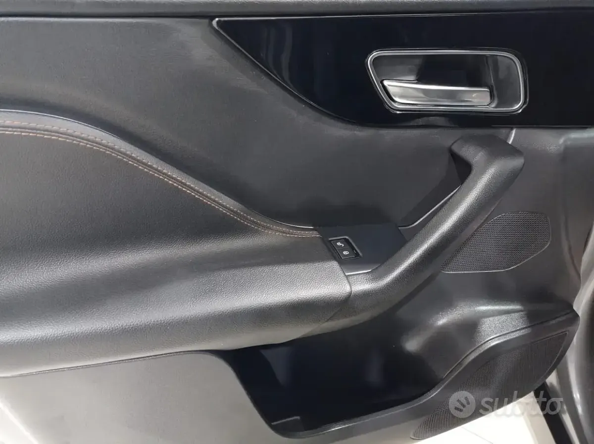 Usata Jaguar F-Pace Prestige 180 CV (132 kW) 2017 Grigio SUV