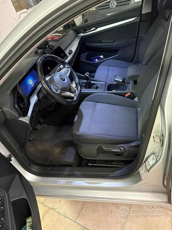 Usata VW Golf VIII 2021 Grigio Utilitaria