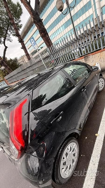 Usata Toyota Aygo 72 CV (52 kW) 2021 Nero Utilitaria