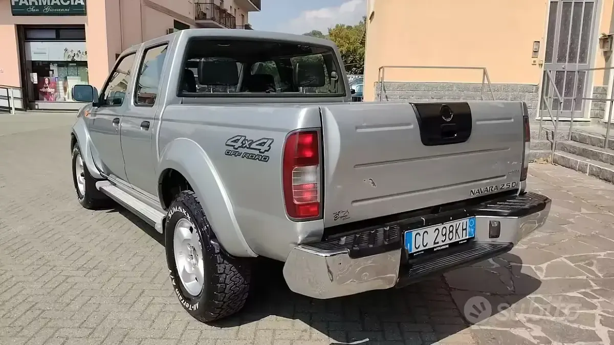 Gebraucht Nissan Navara 133 PS (97 kW) 2002 Grau Pickup