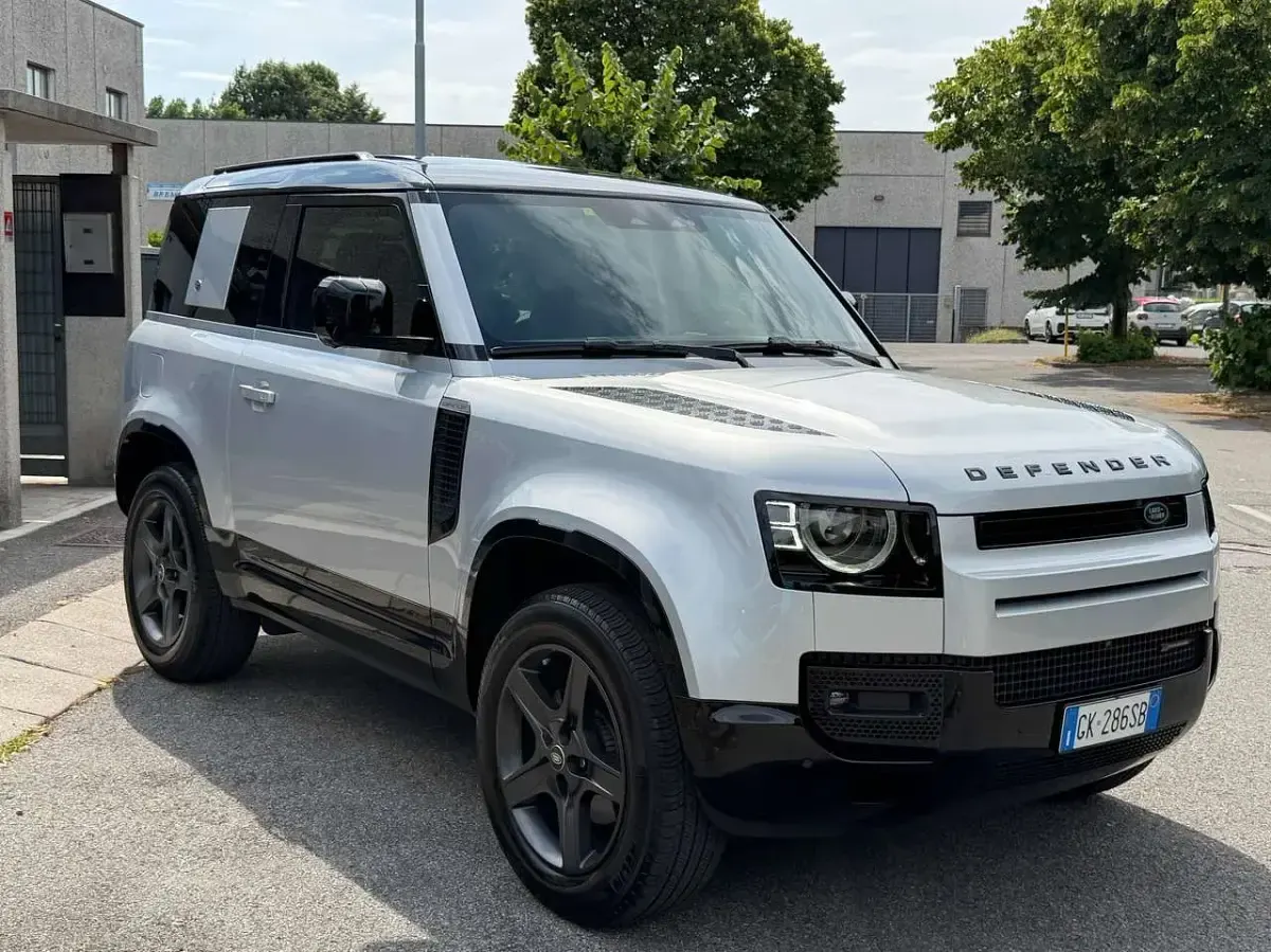 Usata Land Rover Defender SE Dynamic 200 CV (147 kW) 2022 Argento SUV