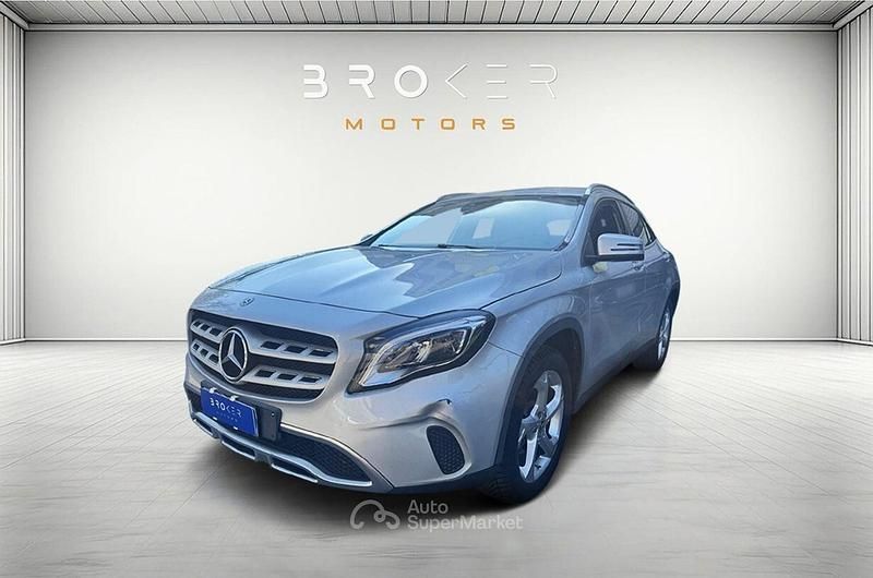 Usata Mercedes GLA180 Business 110 CV (80 kW) 2017 Argento SUV