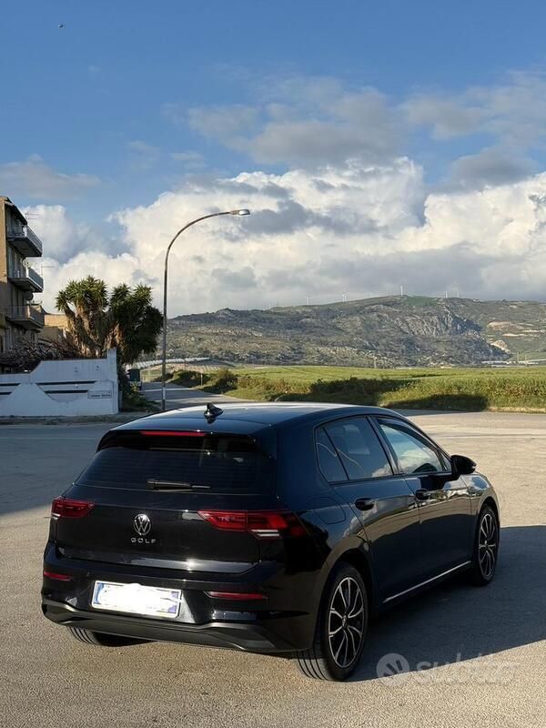 Usata VW Golf VIII Life 116 CV (85 kW) 2021 Nero Berlina