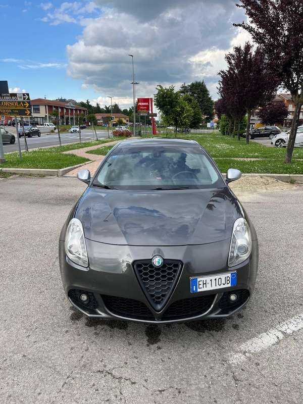 Usata 2011 Alfa Romeo Giulietta Due volumi | 3500 € (Buon prezzo) - Immagine 1/4